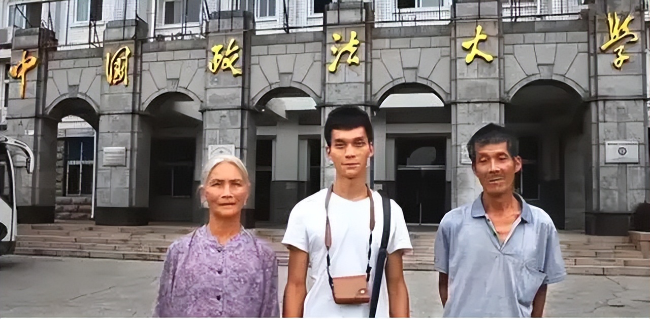 13次高考只为圆梦清华，33岁的高考“钉子户”唐尚珺：没有后悔路