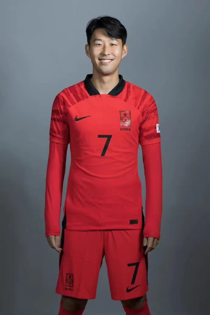 世界杯解說哪家強(qiáng)（世界杯明天開打，CCTV解說主持人公布！詹俊、張路在網(wǎng)絡(luò)平臺直播）