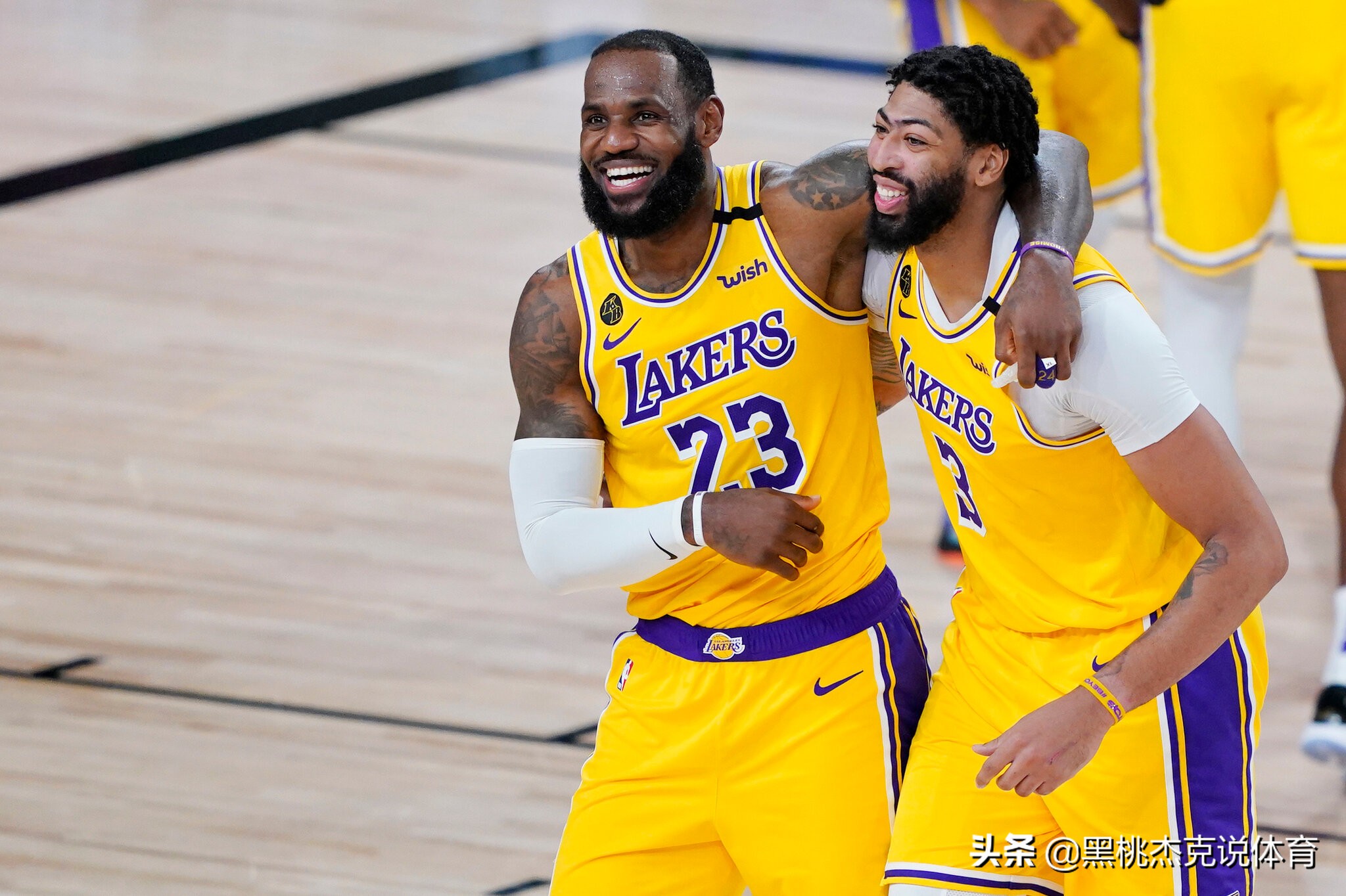 有哪些明星喜欢nba(NBA现役12名超巨的偶像！科比获选两票，艾弗森高票当选头号偶像)