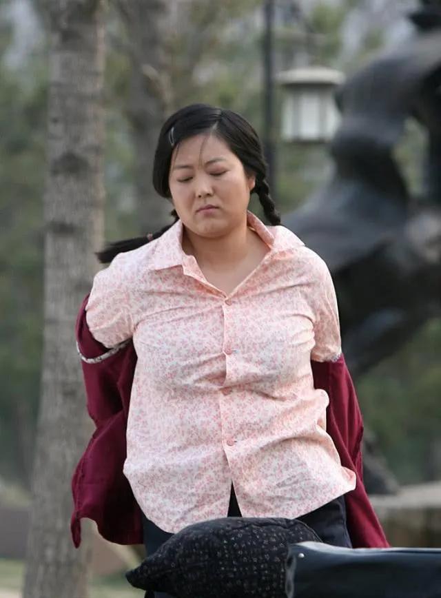 现在出演也算是"**出演"了,只是王茜华偏偏不信邪,还是从小演到老.