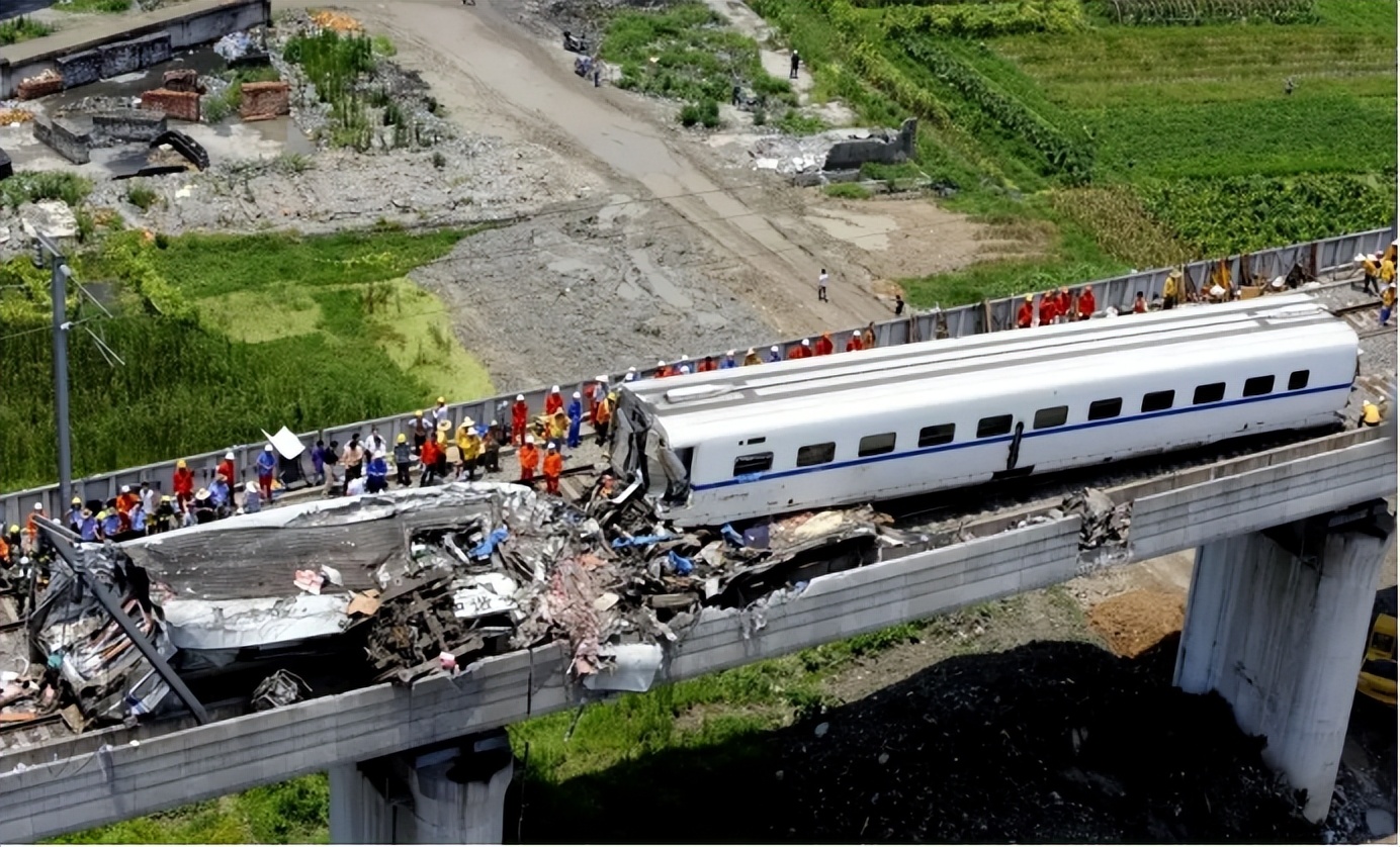 温州高铁事故为什么就地掩埋温州高铁事故为什么要掩埋车头