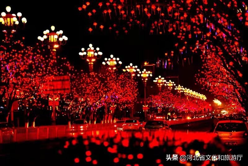 河北定州：喜庆“中国红”
