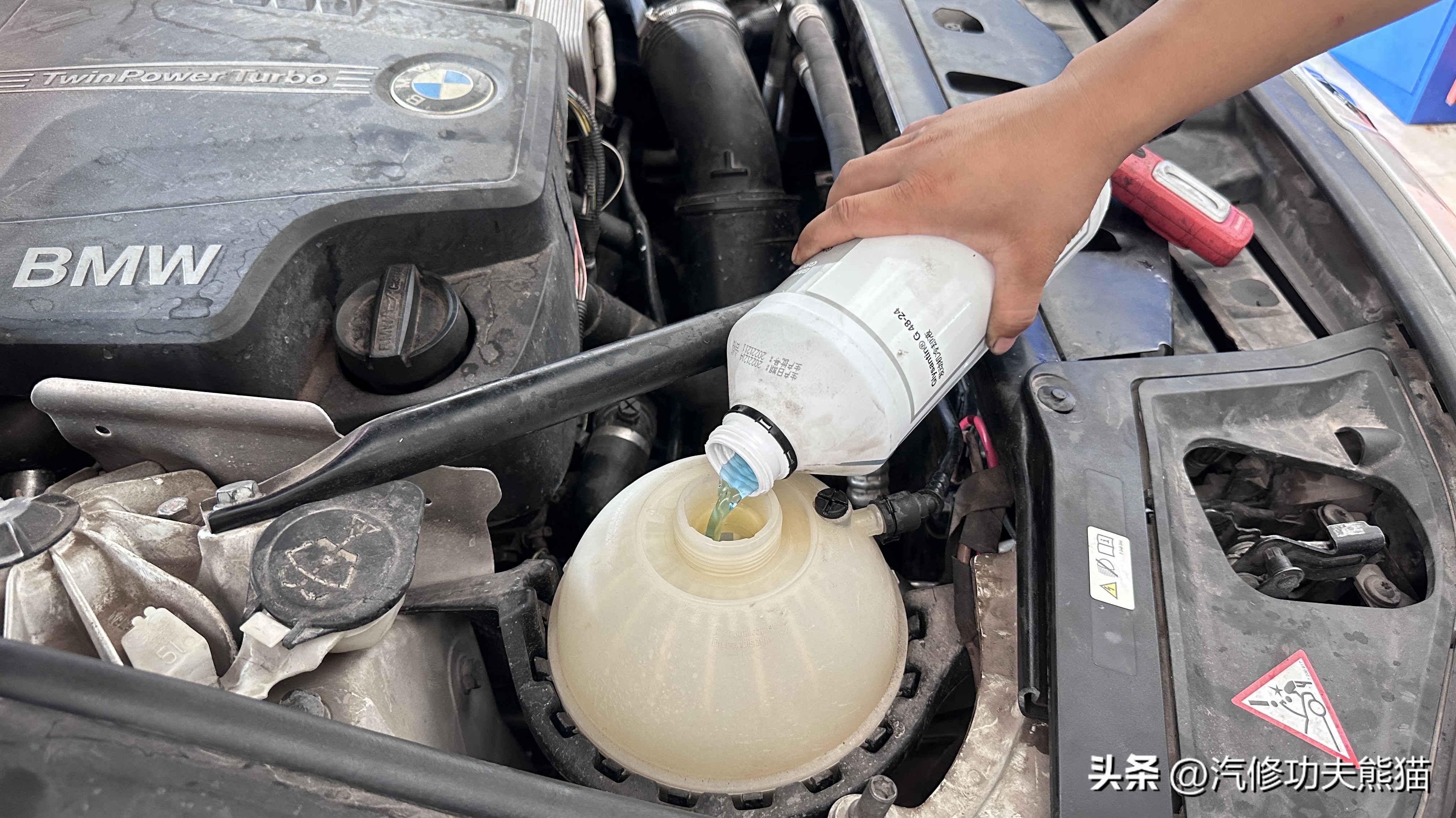 下午拖回来两台2012年的宝马和奥迪A8L，告诉你们豪车怎么省钱修