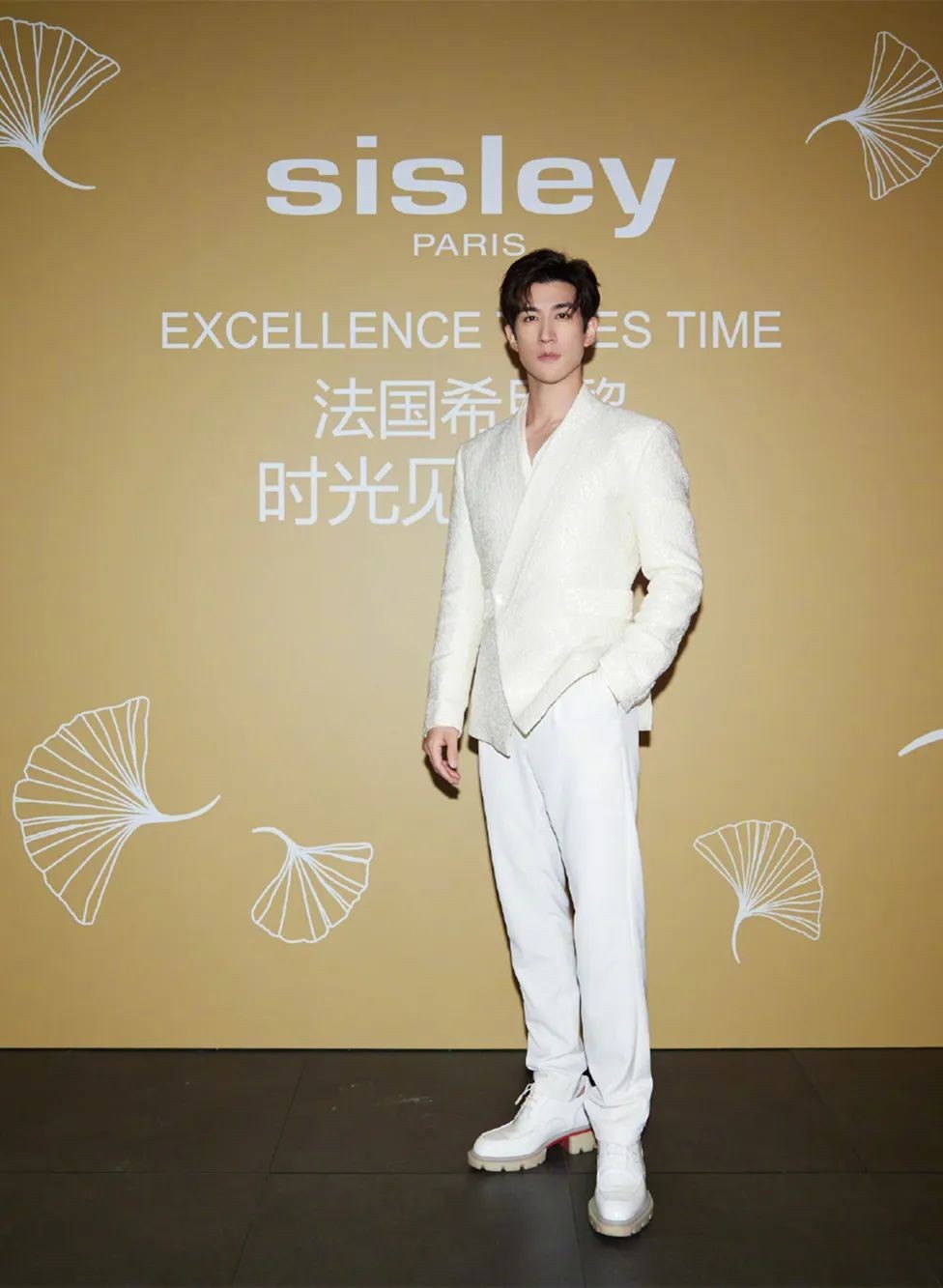 他是范冰冰传了9年的绯闻男友,如今36岁**已婚让人很意外