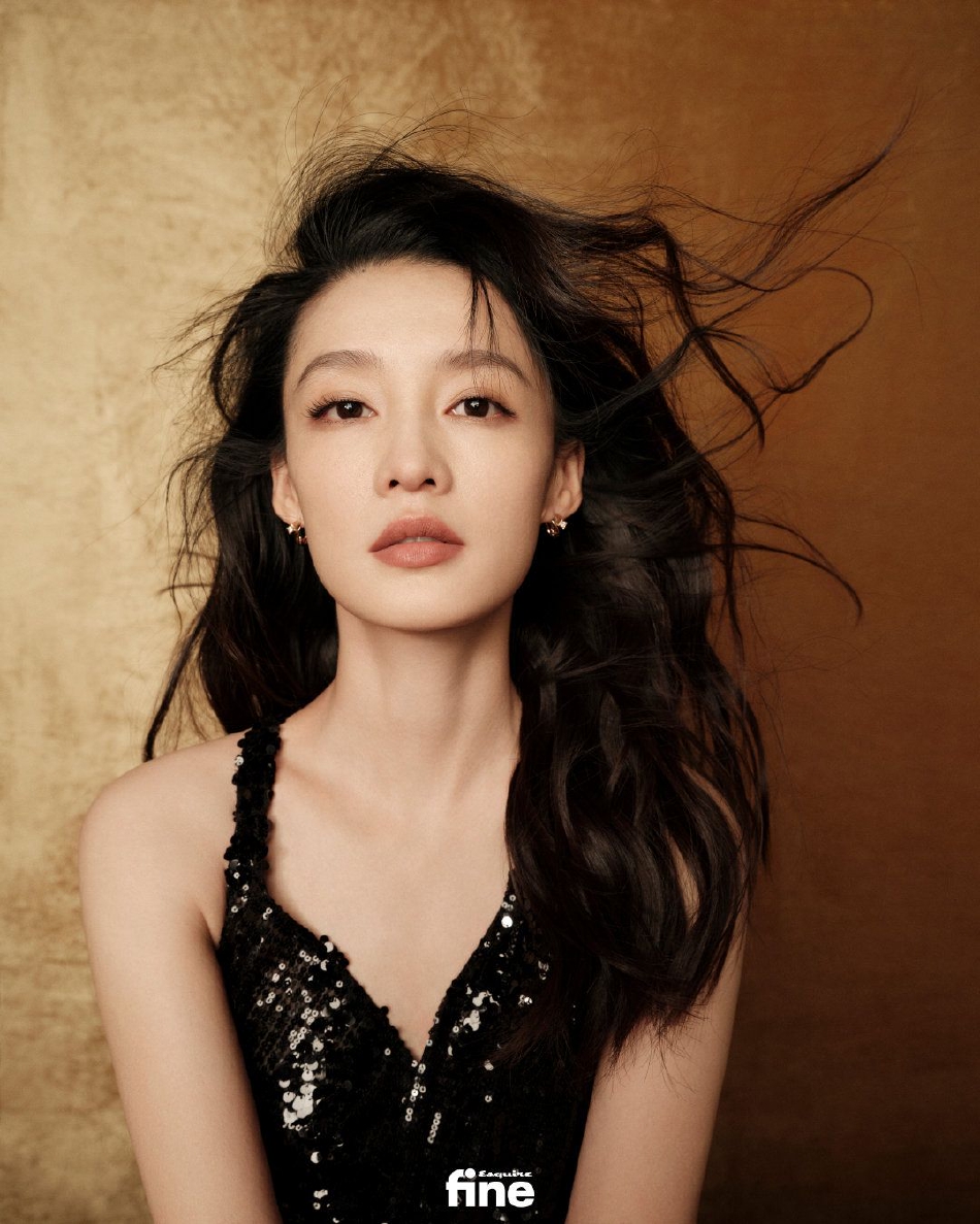 李沁多面体档案大片 自信洒脱有态度