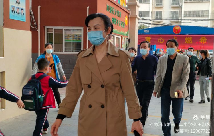 ������ί����������絽�����е���ʮ��СѧУ���������ع���