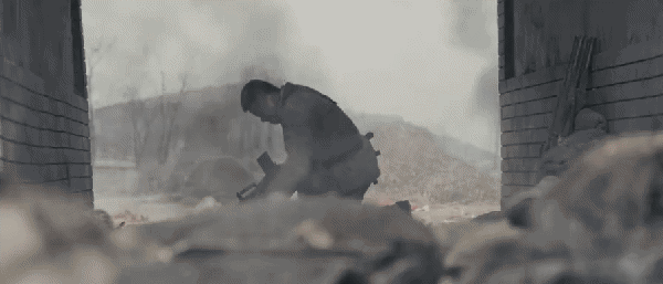 本以为是烂片，《绝地防线》开播就榜一，王挺又抓到战争片王炸？