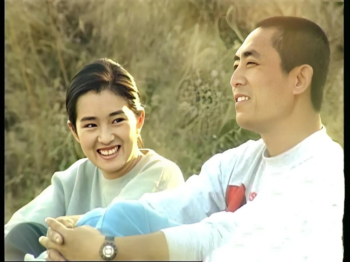 张艺谋巩俐合照