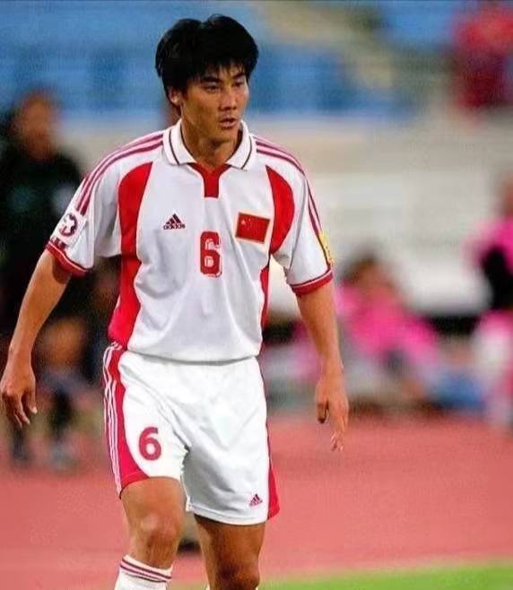 李明世界杯进球(被米卢弃用无缘世界杯,多方弈的牺牲品,中国最强右