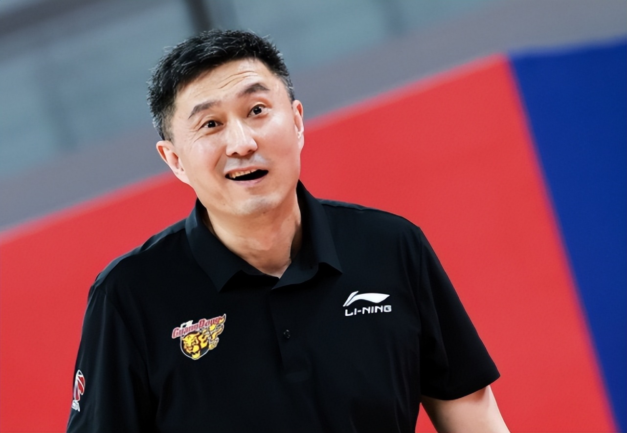 全场更是有22个失误,但杜锋却表示失误其实不是广东队个人造成的,感觉