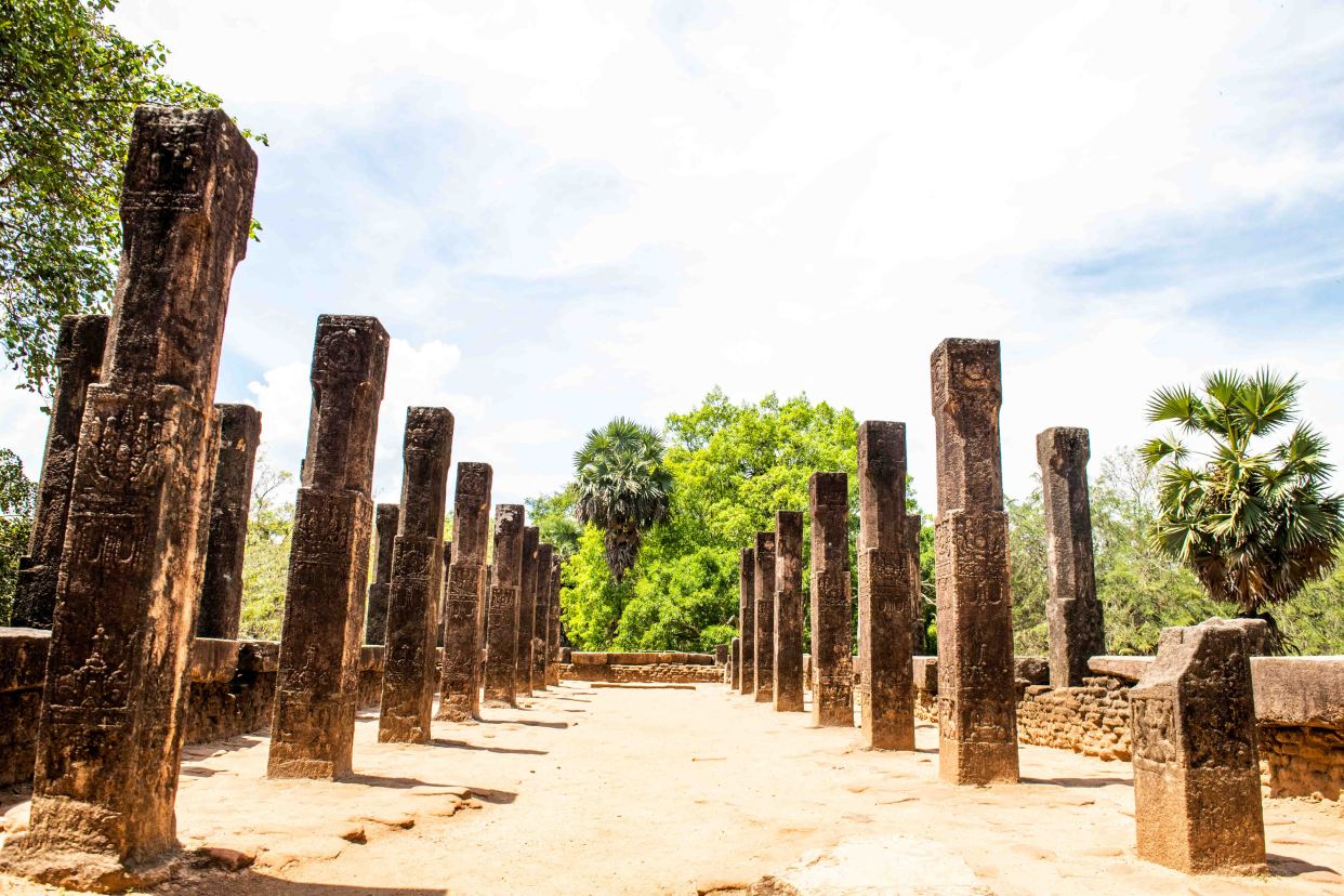 一处超脱于佛教和皇家礼仪的古城,有着精美绝伦的壁画和石雕艺术