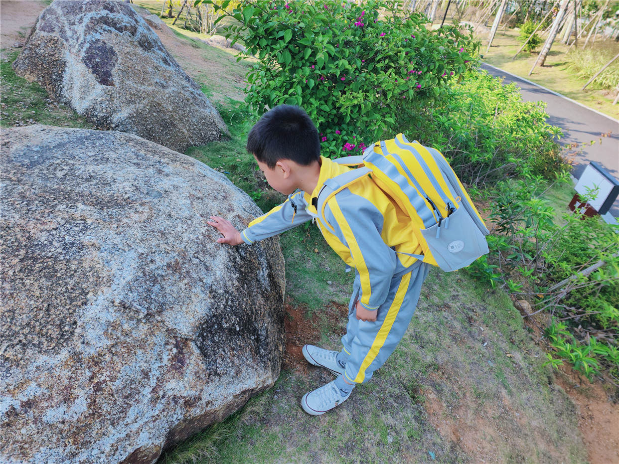 地平线8号儿童背包体验，释压护脊还颜值在线，这特么也太能造了