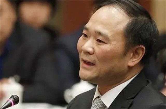 吉利李书福蛇吞象，8年27亿美元收购沃尔沃，背后是一个局中局
