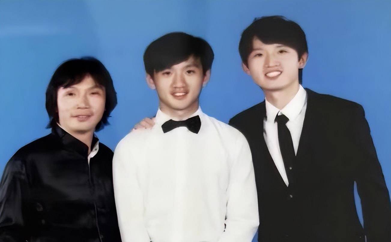 两个儿子也挺争气的,#浅品作品一张#罗昊跟周扬青被拍的约会地点之一