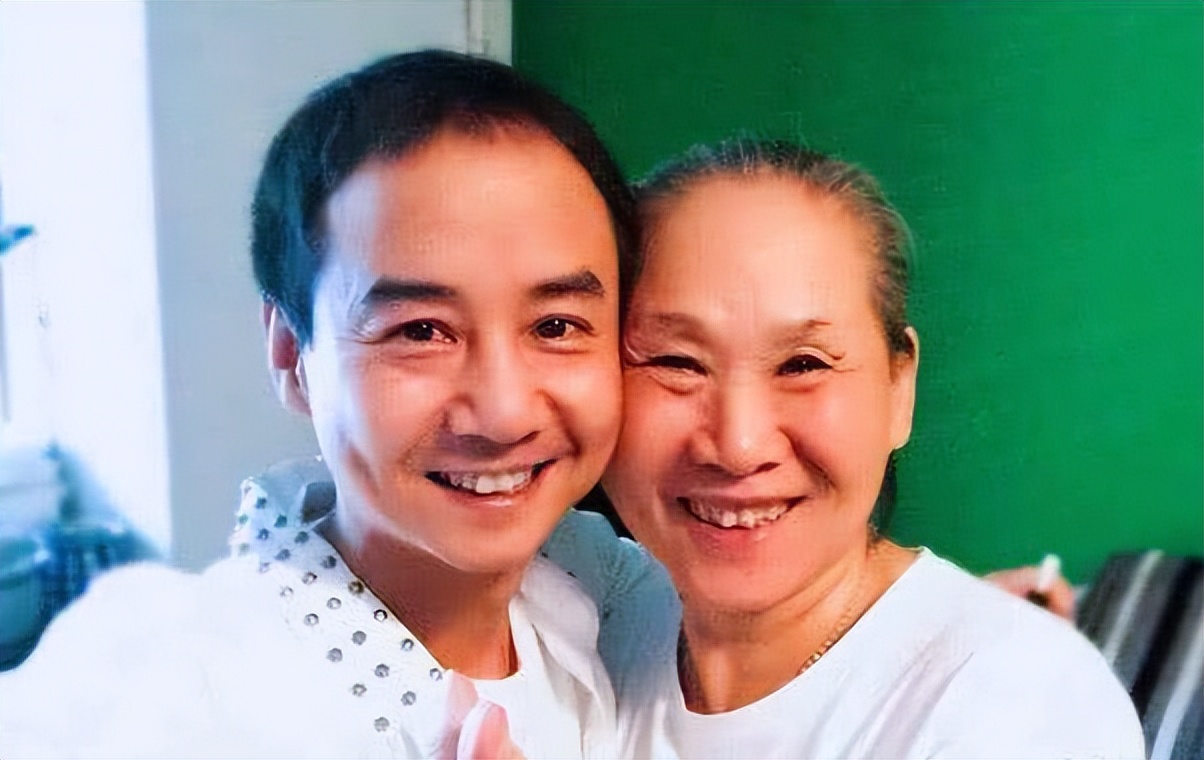 苇青:62岁才出道,哭戏感动全国,儿子为她放弃事业,今成老戏骨