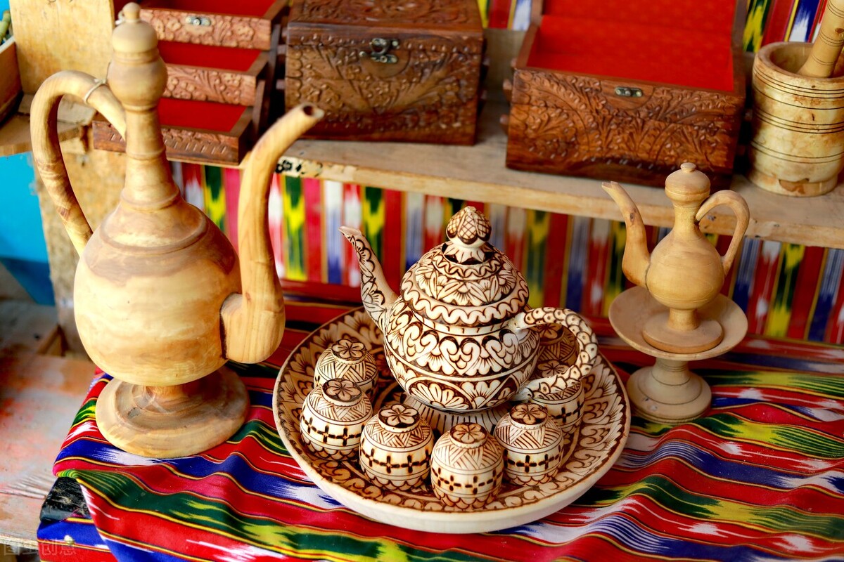 出道即巅峰的10位艺人，有人如今依旧风光，有人却早已经销声匿迹