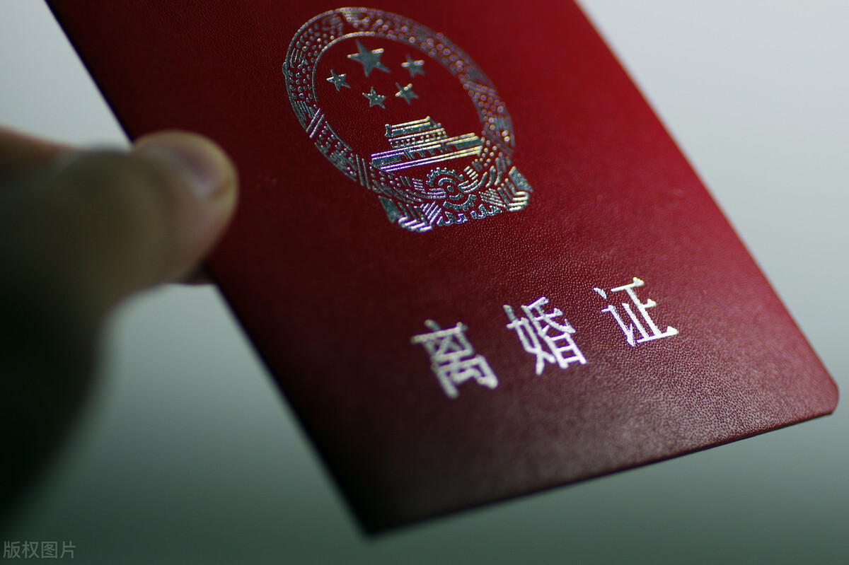 结婚一年后,有了小孩,结婚三年后由于夫妻闹矛盾就离婚了.