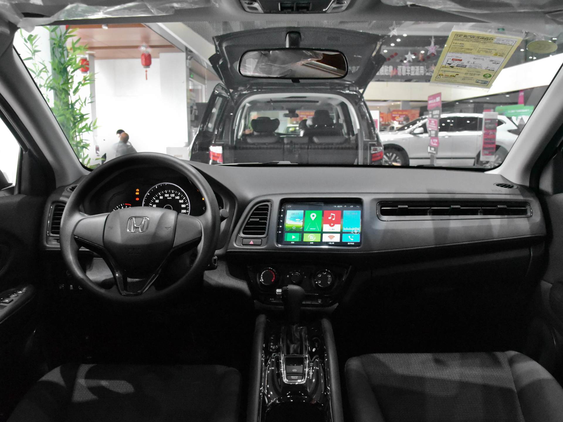合资的小型SUV，悬浮扶手箱，10万出头，实拍缤智