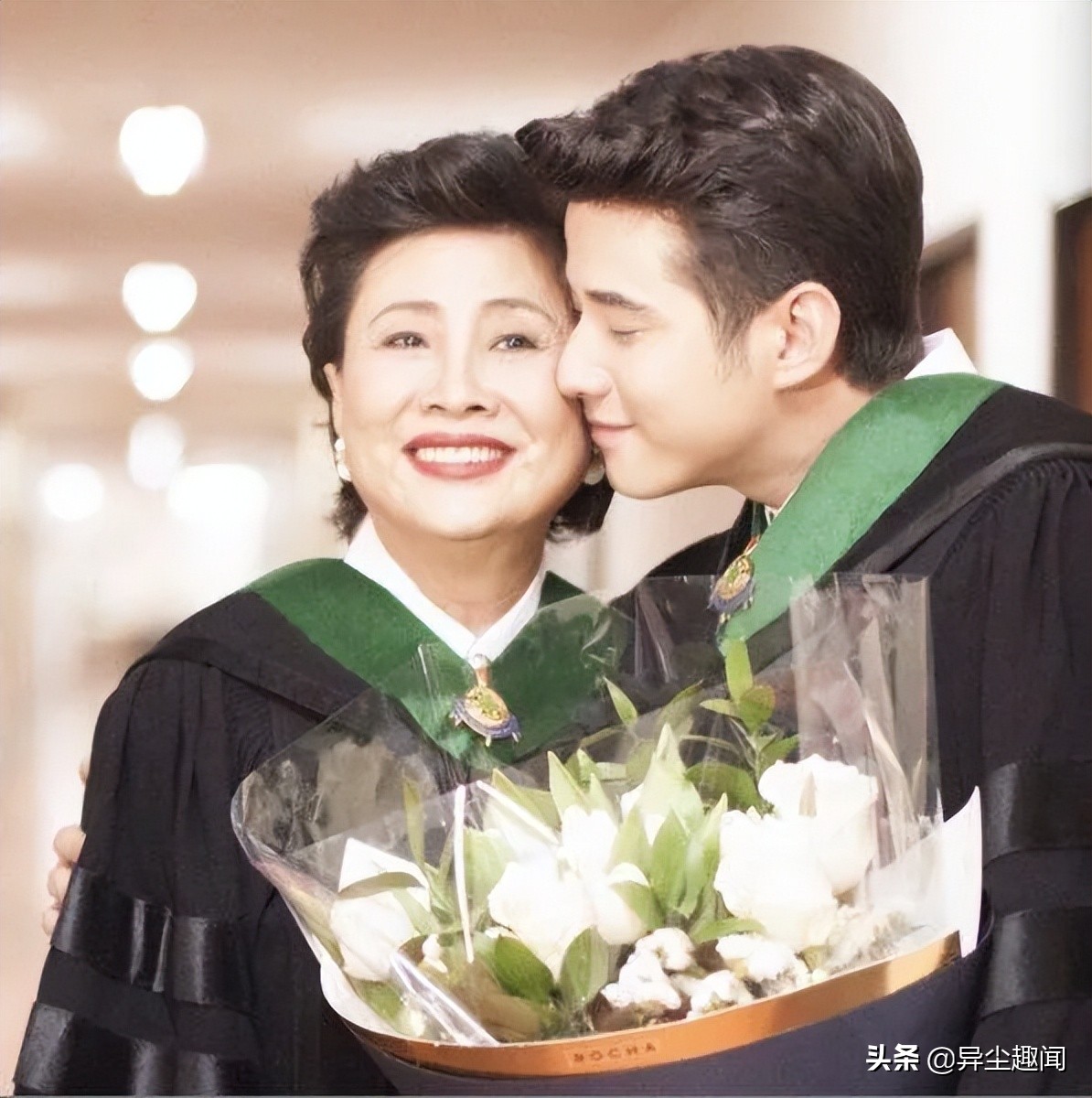 《初恋那件小事》学长帅气爆红，33岁熟男被封泰国金城武近照曝光