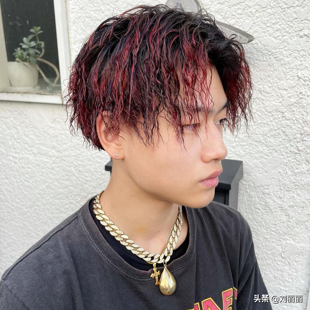 年底男发怎么剪？周边铲短露额发齐刘海，很多男士剪完都很帅