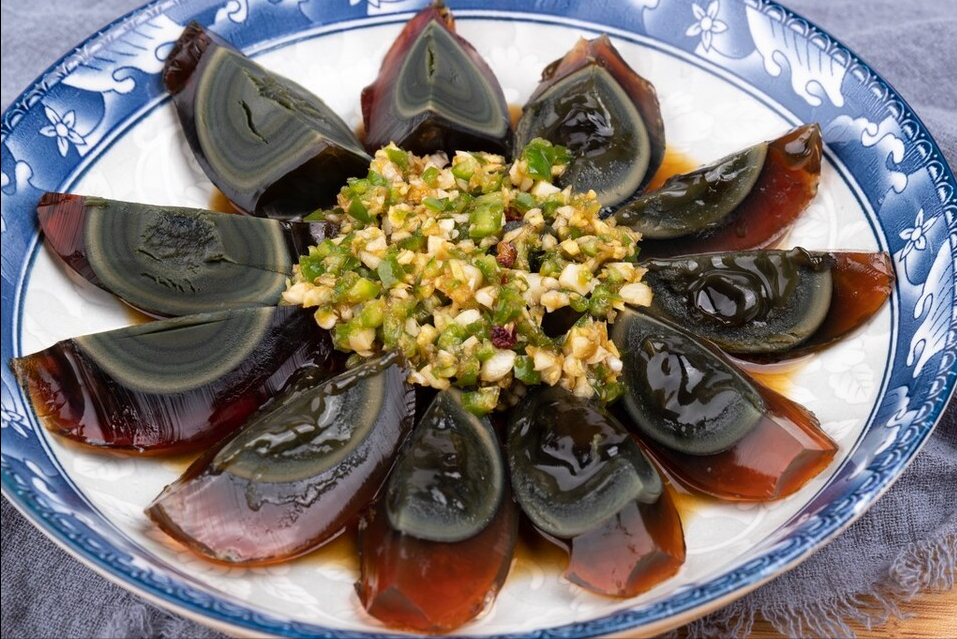 凉拌皮蛋，调料是关键，切记多放3味料，不腥不发涩，鲜美好吃