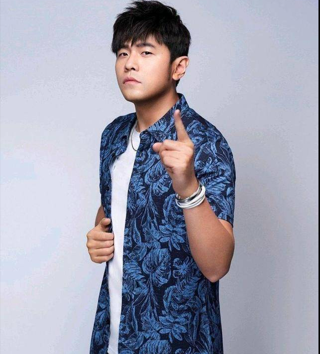 有苦难言的8位明星，多年顽疾缠身，有人成身体缺陷抱憾一生