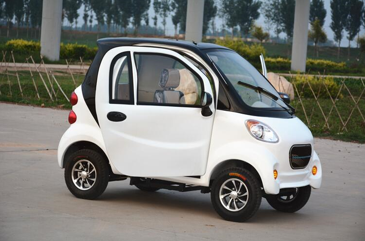 爱玛小微型汽车，小巧灵动，畅行城市每一段旅程