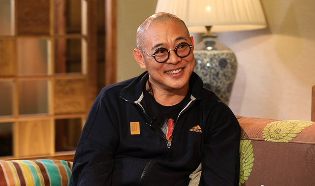 59岁巨星李连杰近照曝光!面容大变认不出,头发浓密疑似假发