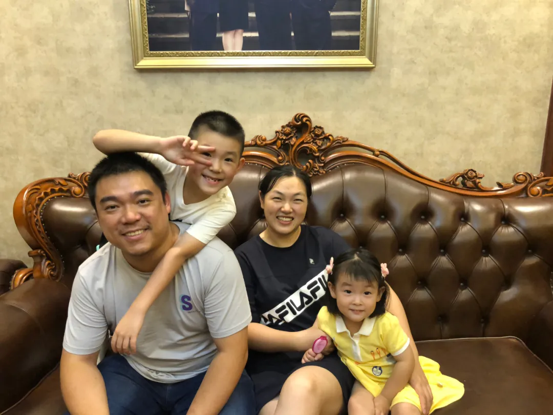 “估计你要换老婆了吧……”