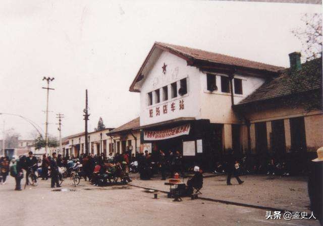 河南小伙，草根出身，如今掌管5000亿财富，曾帮过刘强东和马化腾