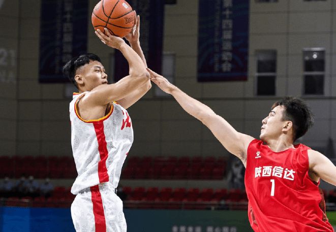 cba汤杰岳阳哪里人(汤杰的故事：CBA速度最快的男人，无缘NBA，将成为广东队的救星)