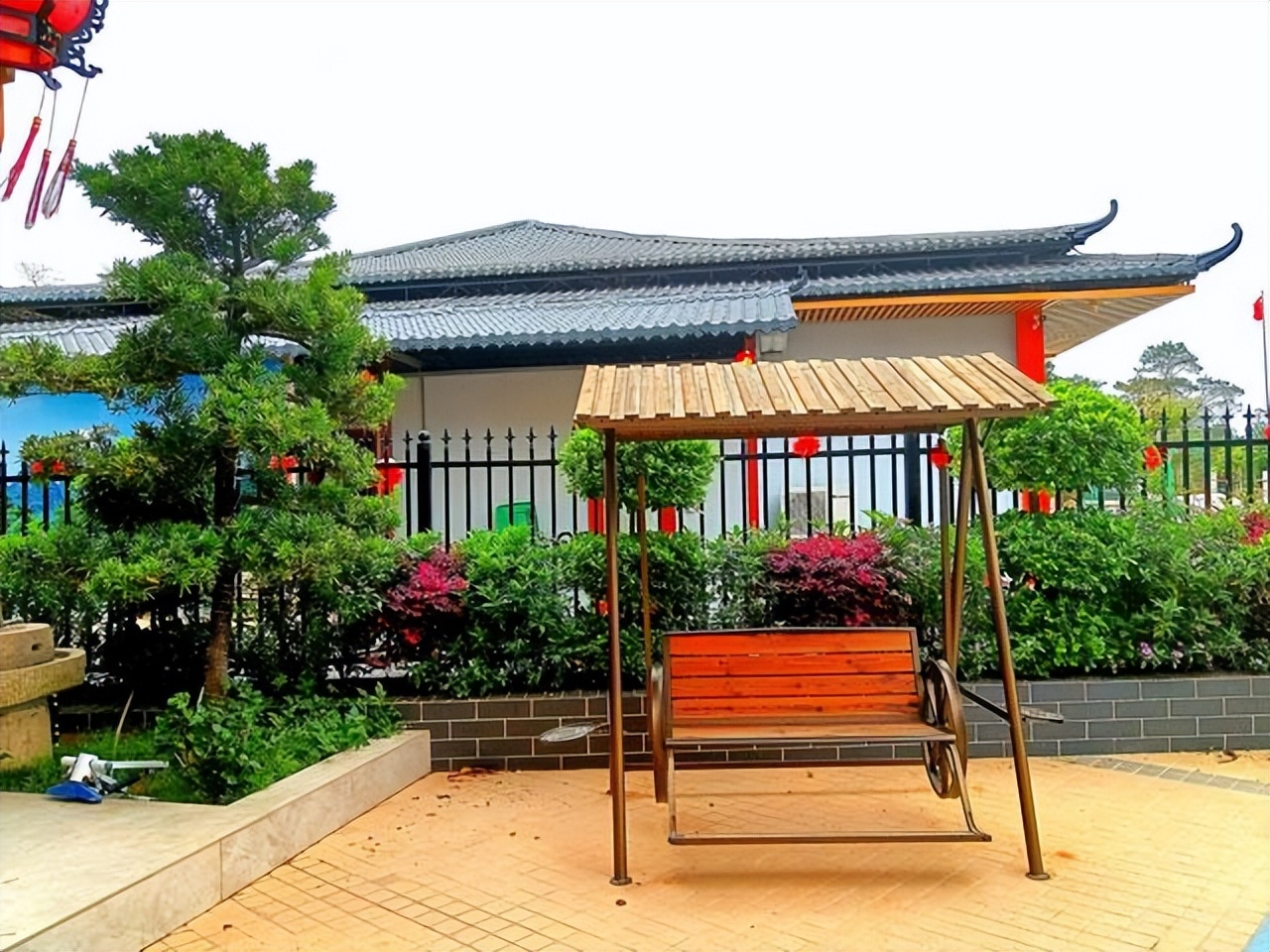 广西玉林市山区里藏着非遗民宿，超百棵黄花风铃，踏青的理想地