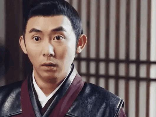 古装丑男？不，现代美男