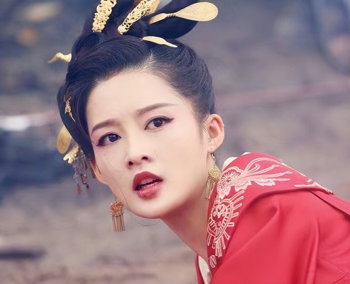 “尖嘴猴腮”别硬演公主，这8位女星告诉你，什么才叫金枝玉叶