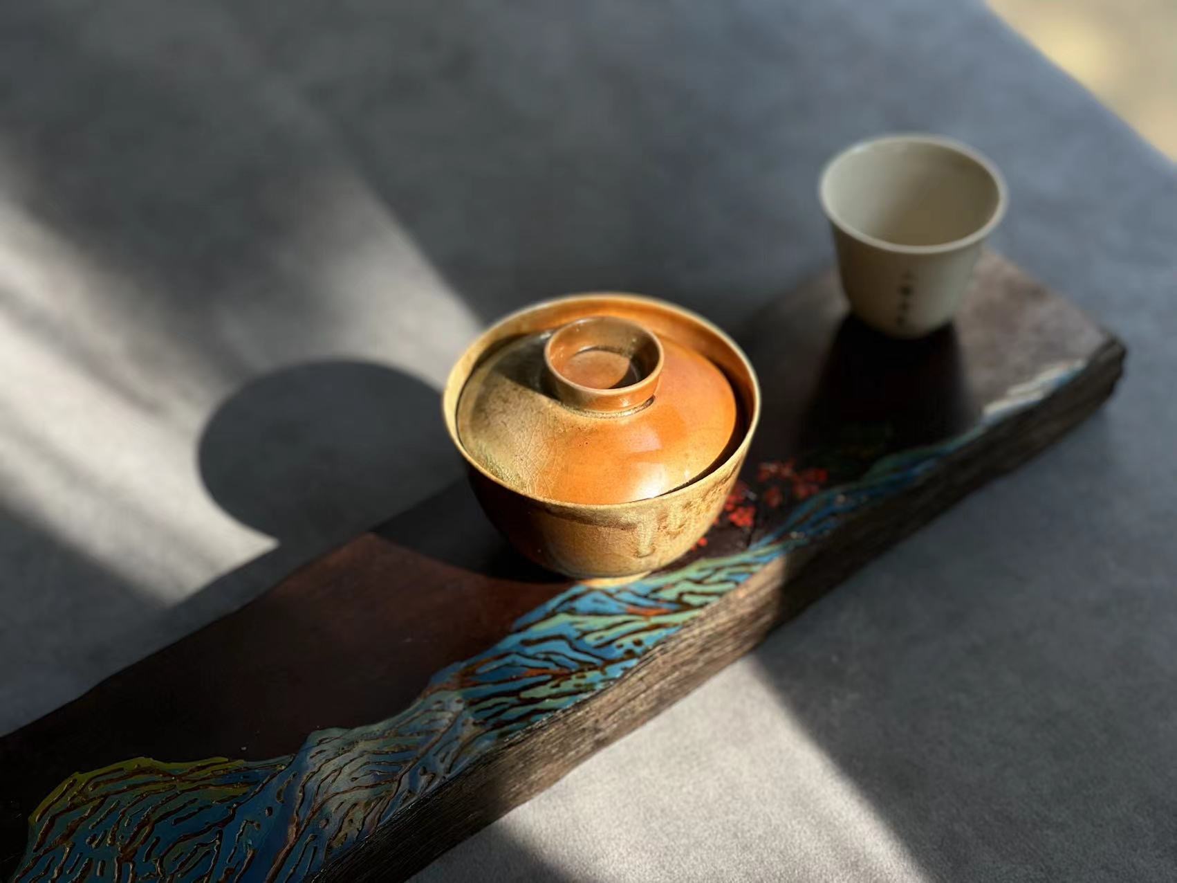 既然大紅袍、鐵觀音都是烏龍茶，那么烏龍茶到底是紅茶還是綠茶？