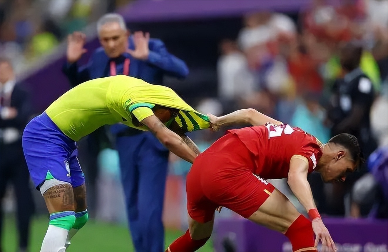 世界杯恶搞趣图内马尔（世界杯 - 内马尔79分钟内被侵犯9次，下场时掩面哭泣）