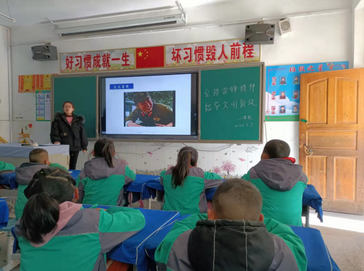 三月雷锋月​丨弘扬雷锋精神 争做新时代好少年