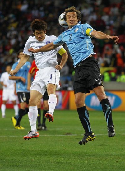 世界杯直播，乌拉圭vs南韩，精彩黑白在线/乌拉圭实力占优