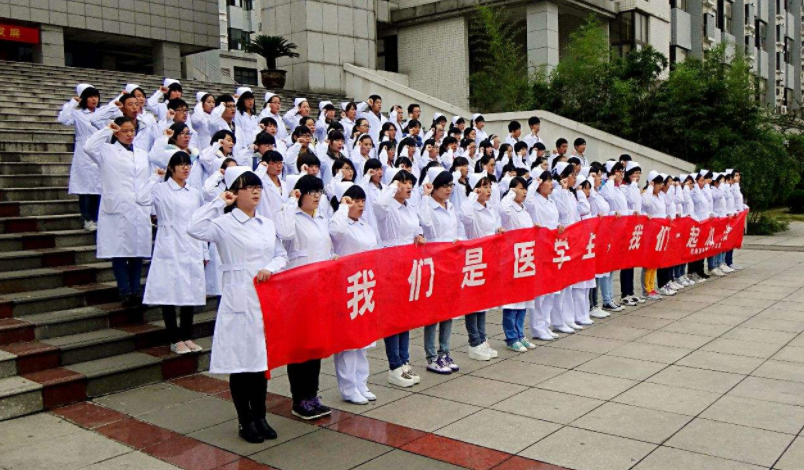 我国医学类院校50强，上海交大医学院稳居榜首，清华大学跌出前十