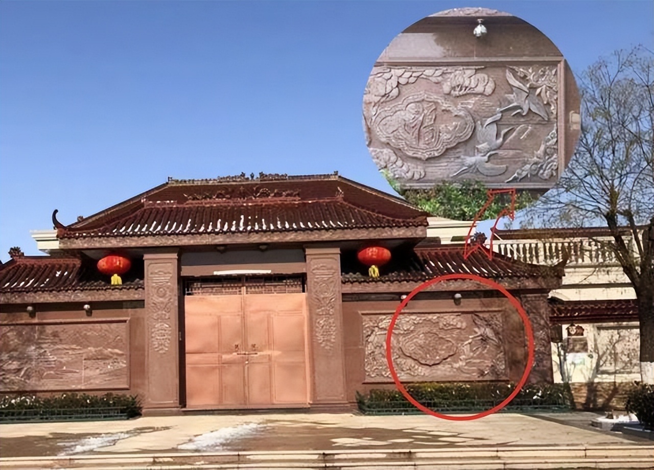 祖宅半夜被泼漆,刘强东减持45%携640亿离场,今陪伴孕妻回归家庭