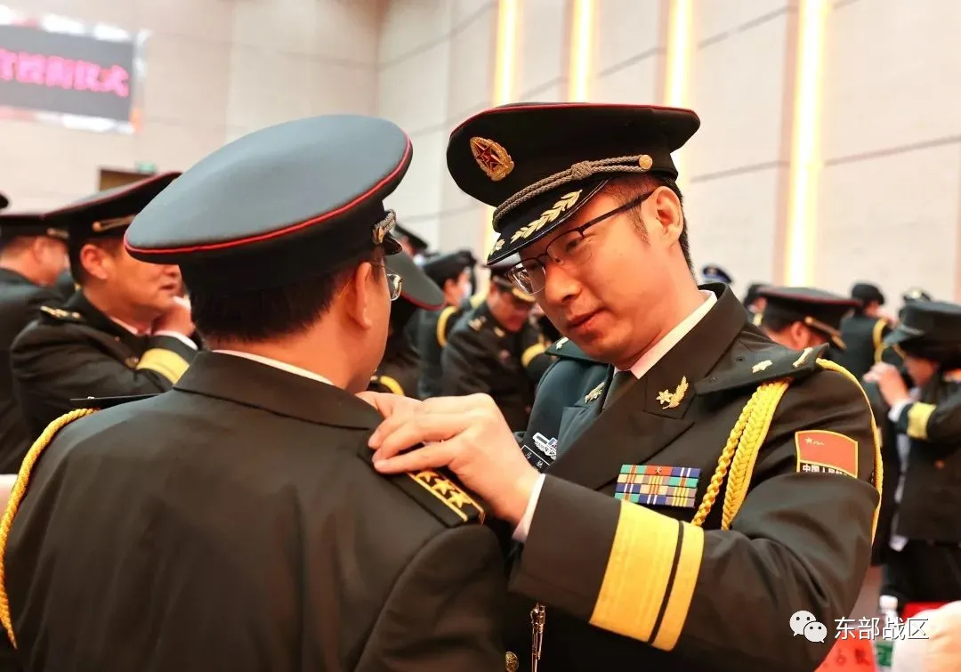 文职干部改任军官,授衔了