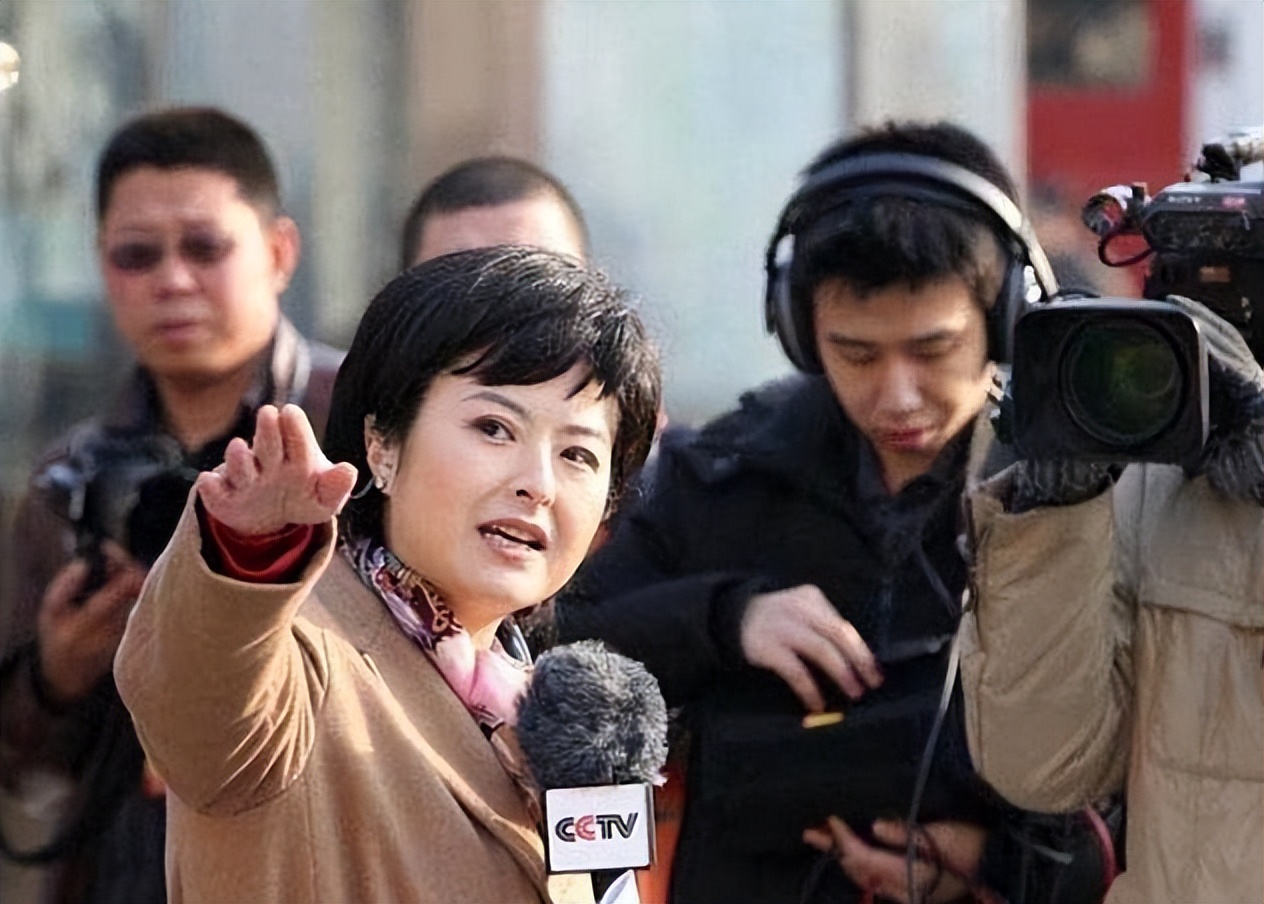 8位红极一时的央视主持人现状，61岁未婚，直播带货，身家过亿