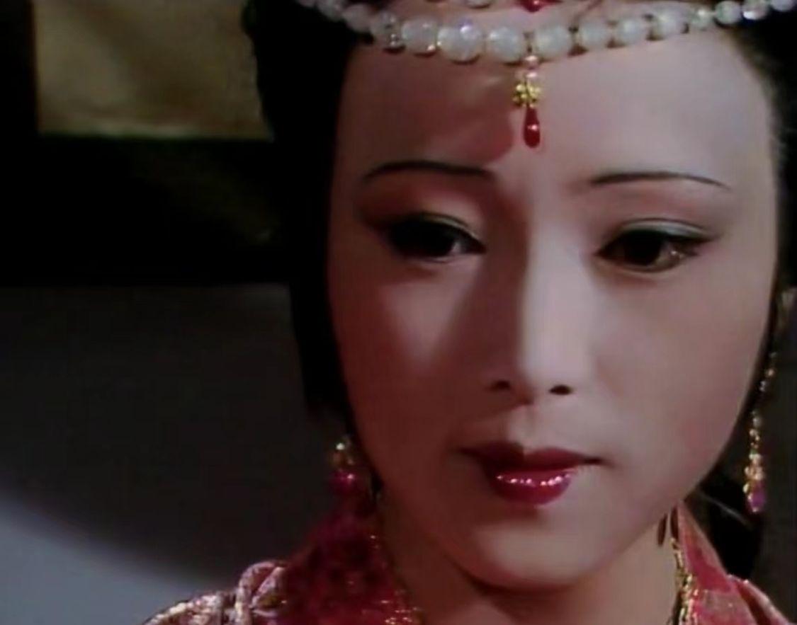87版《红楼梦》秦可卿身上谜点多,扮演者张蕾漏拍两场戏就出国了