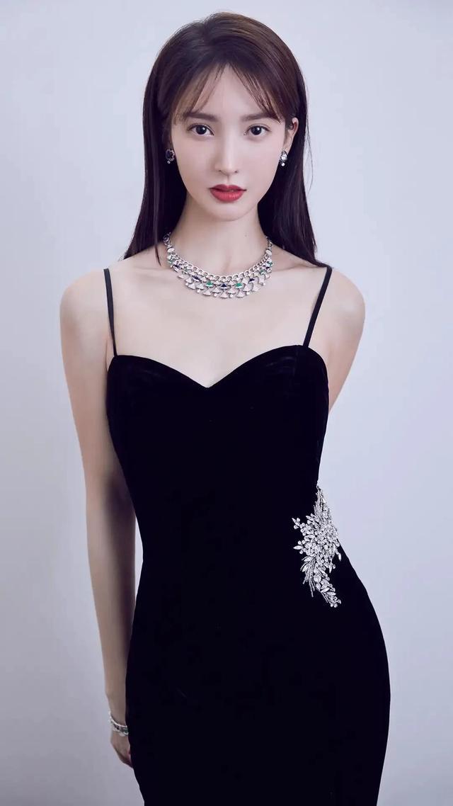 娱乐圈的这些"腰精"们,各个蜂腰削背,身材极棒,让人挪不开眼