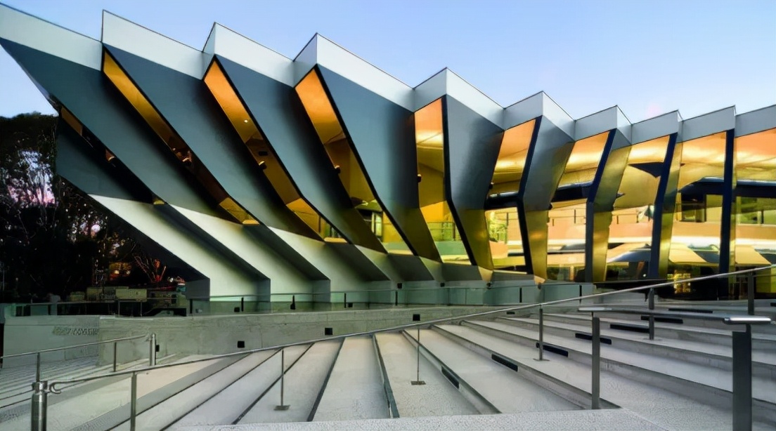 留学生如何选择院校？澳洲各地区留学成本汇总，你会选择哪一所？