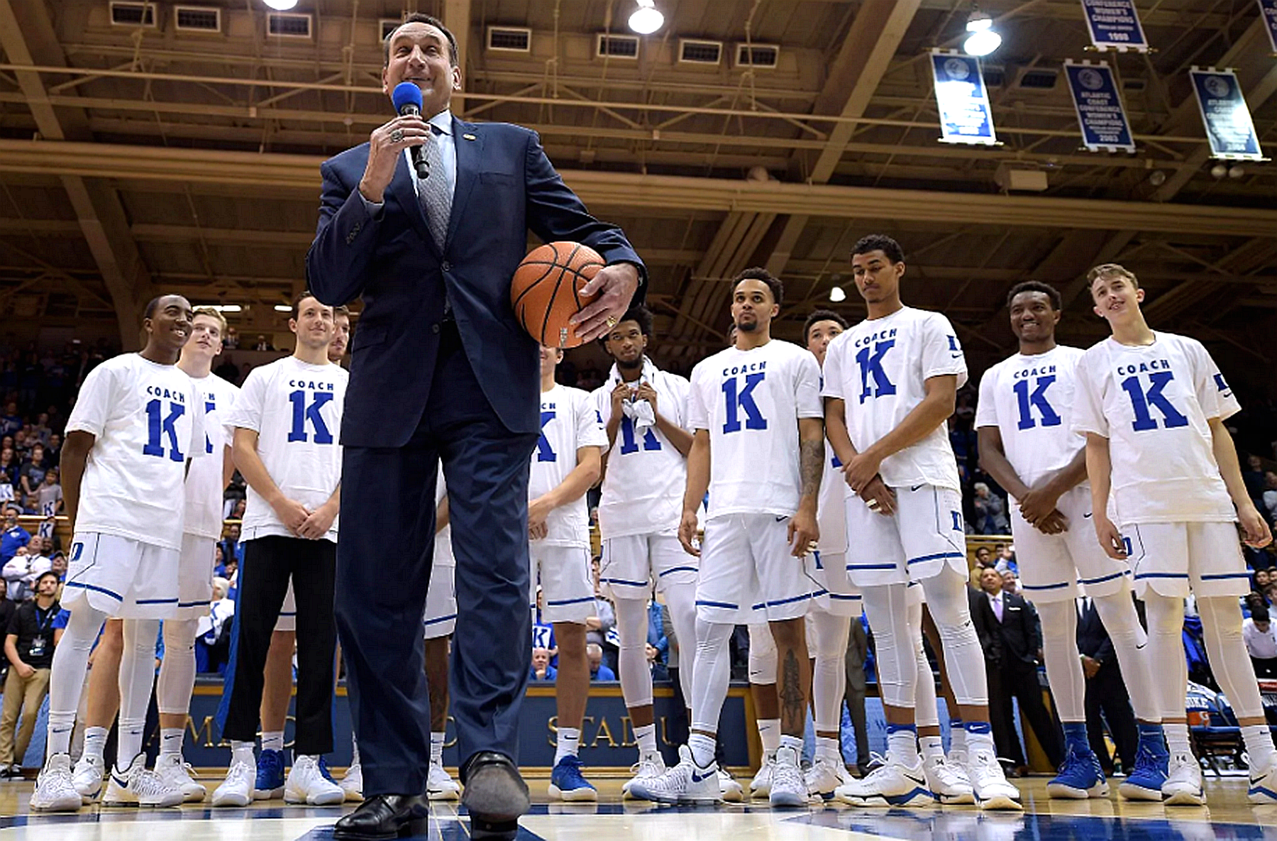 為什么老k不去nba</h2>

<p>　　老K教練執教藍魔杜克至今已42年，擁有大學籃球歷史最多勝場紀錄，1202場，徹底征服大學籃球，今年在一場杜克不敵北卡無緣決賽的比賽中，老K教練宣布正式退休。那么，既然老K教練如此出色，為何不去更高的級別的NBA去執教一支球隊呢？</p>

<p>　　<img alt=