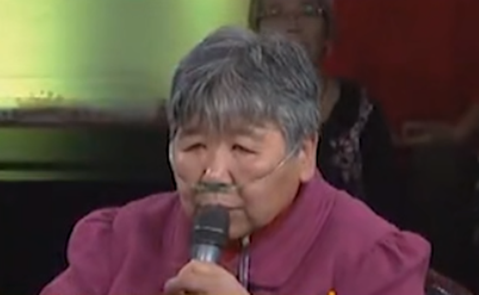 她被包装成“神医”，3年换9个身份，捞金80亿，专骗老年人