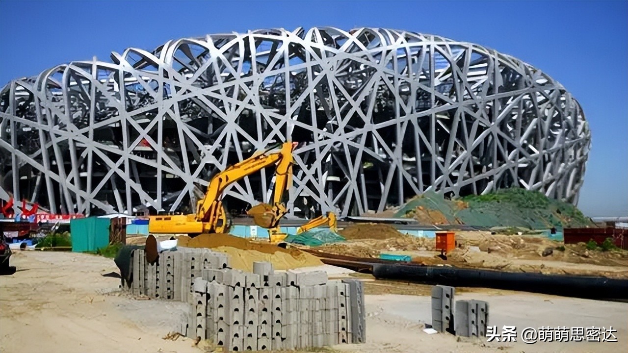 中国鸟巢建筑设计师图片