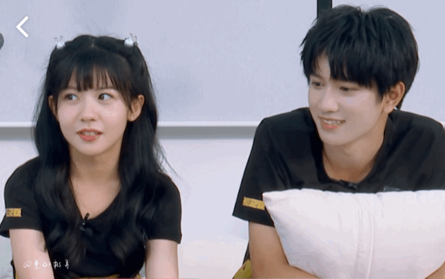 恋与偶像第二季在线观看(不是恋综也有cp磕？笨蛋美女和年下奶狗，尹浩宇孟子义甜疯了？)
