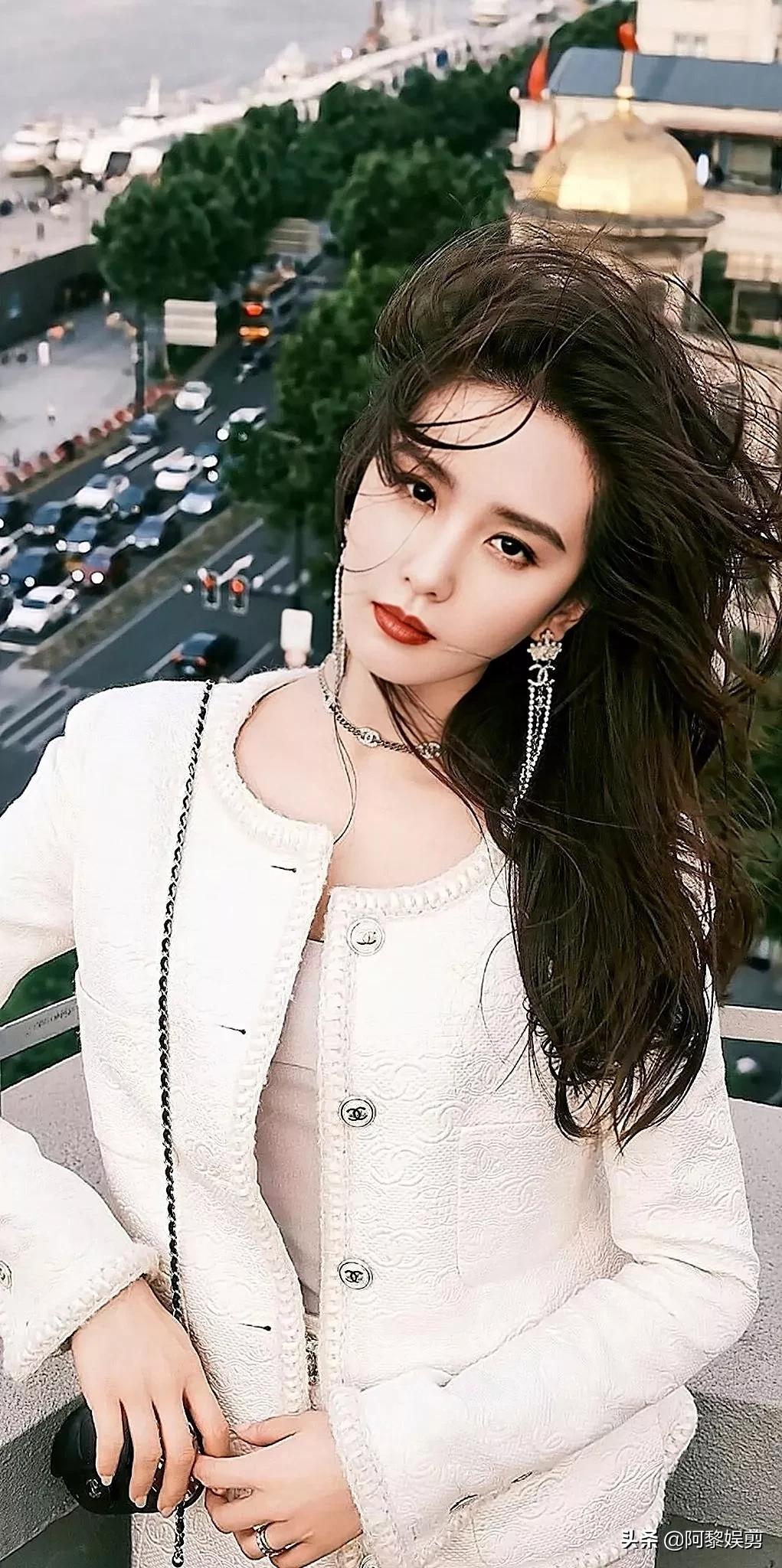 刘诗诗，温柔优雅，美丽动人
